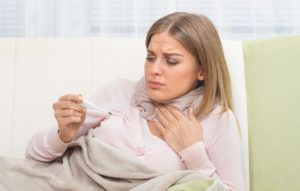 Чем можно лечить горло при беременности в первом триместре
