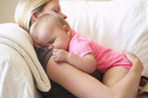 Как ребенка уложить спать без грудного кормления