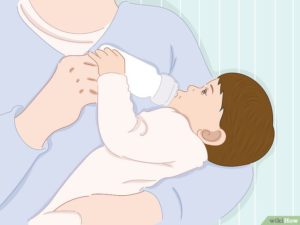 Как правильно держать ребенка при кормлении из бутылочки