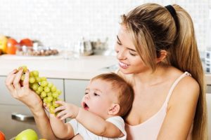 Можно ли зеленый виноград кормящей маме