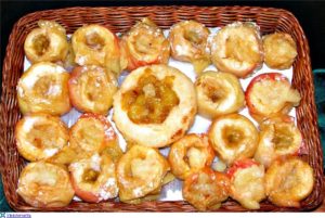 Запеченные яблоки в духовке для кормящей мамы