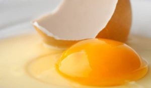 Можно ли кормящей маме кушать яйца