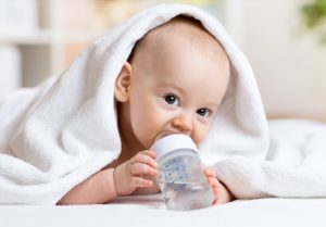 Нужно ли давать воду новорожденному при искусственном вскармливании