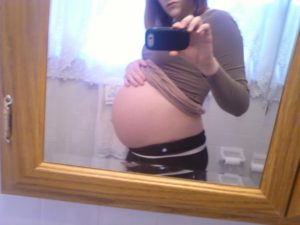 Каменеет живот на 40 неделе беременности часто