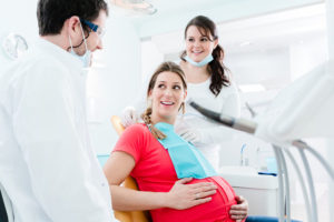 Лечить зубы на 35 неделе беременности можно
