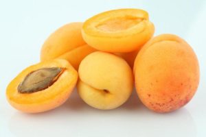 Персики кормящей маме можно ли