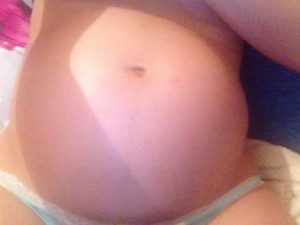 23 недели беременности пинается внизу живота