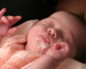 Почему срыгивает новорожденный ребенок после кормления грудным молоком